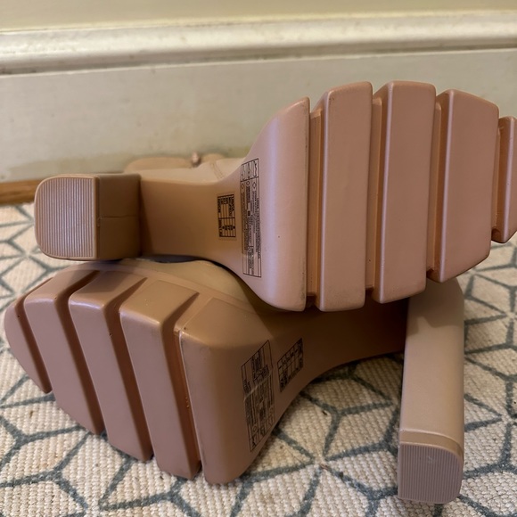 Forever 21 platforms! - Picture 4 of 6